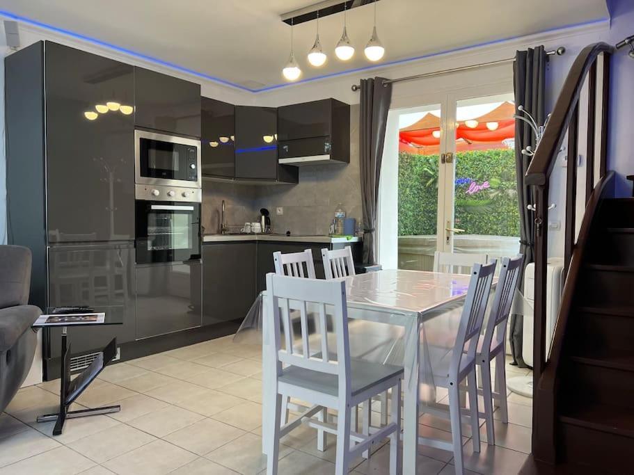 Kings Villa Near Disneyland Reserved Only For Family With Kids Saint-Germain-sur-Morin Luaran gambar